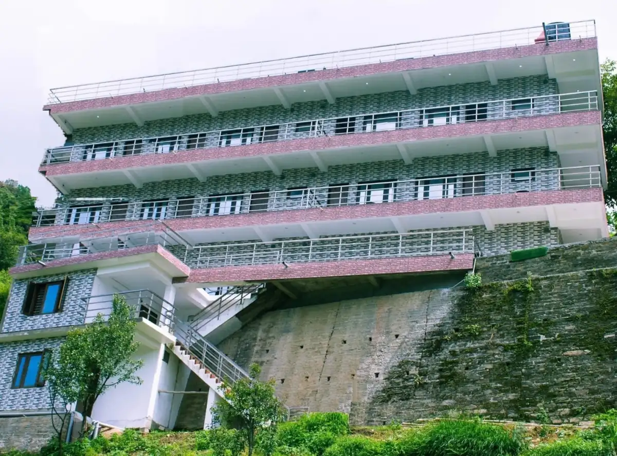 The building seen from outside, Hotel Cloud Inn, Ramgarh, Nainital (1 of 3)